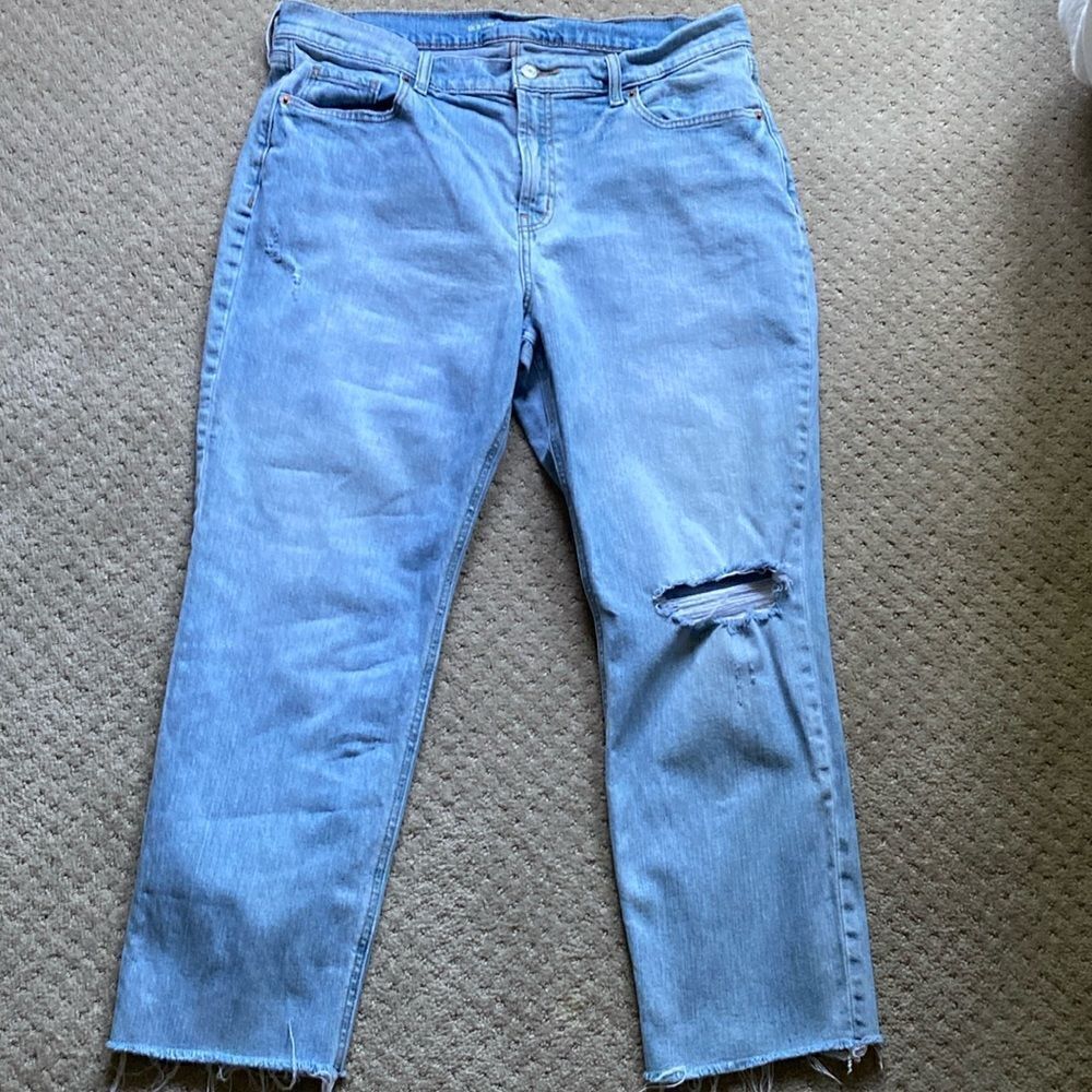 Old Navy. Mid rise Boyfriend Jean. Size 12. NWOT.